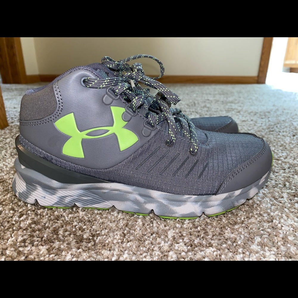 Under Armour Boys Shoes Size Youth 4